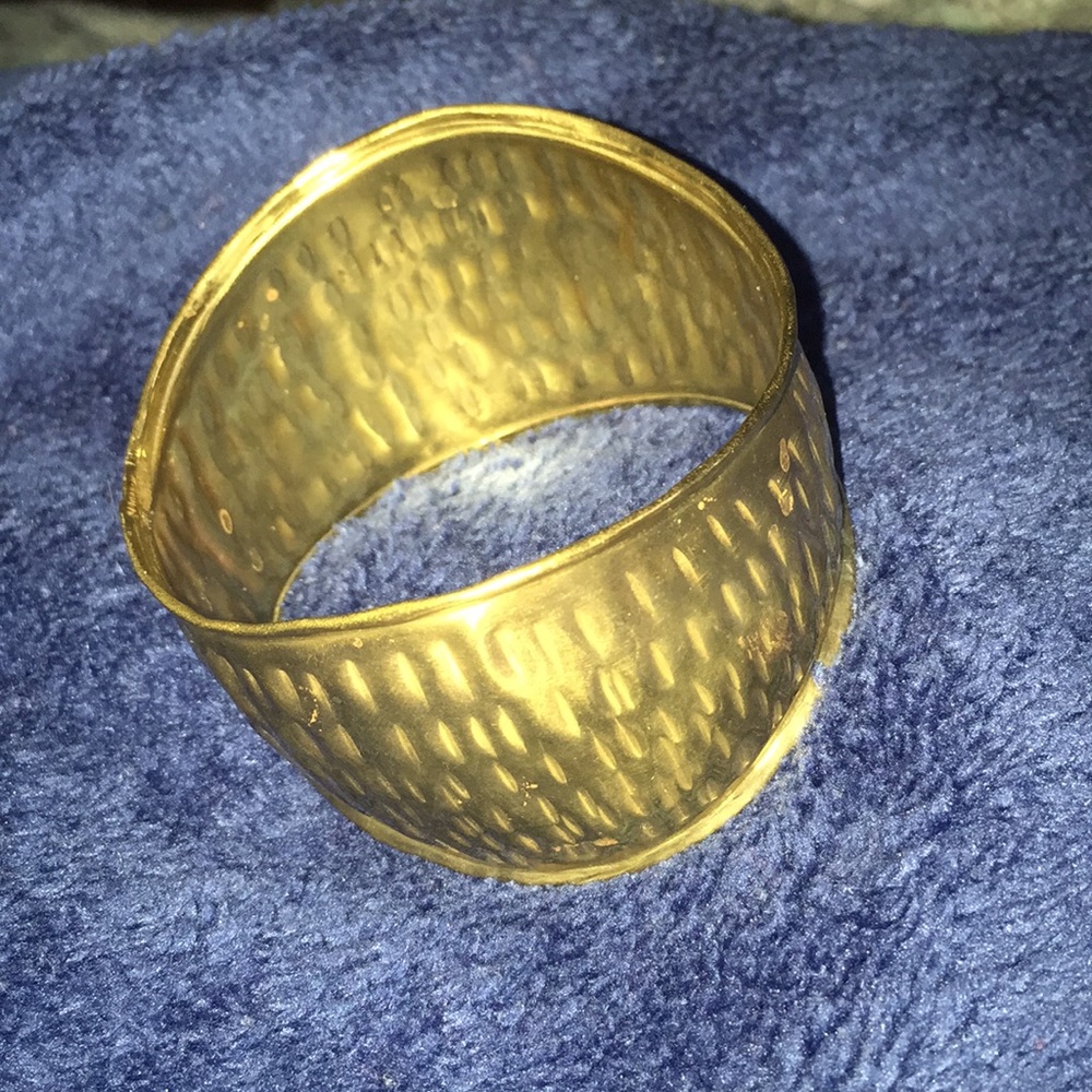 Brass/gold cuff. Costume jewelry.